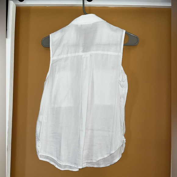 White collared sleeveless button up shirt - Picture 2 of 2